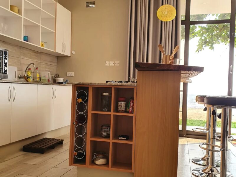 Lovely 1 bedroom furnished apartment- Lake view