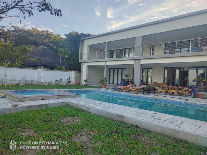 Cozy Beach Villa on lake Malawi